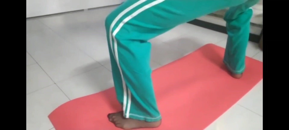 Yvonne: Нейлонові йога-вправи