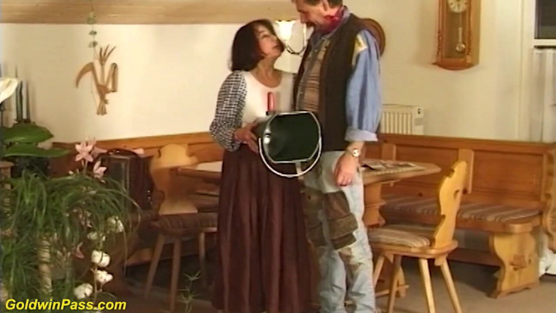 Goldwin pass: German hairy stepmom fucked by a dildo bucket