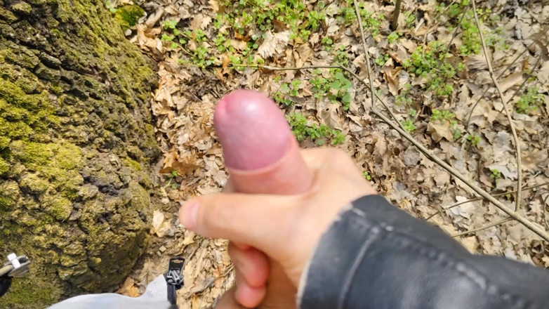 Bayer911: Ao ar livre, mijo, punheta e porra