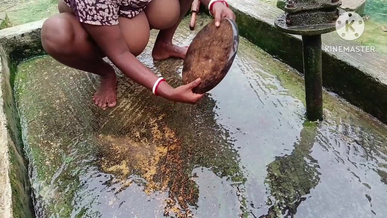 Nenika: Bhabhi desi mengongkek pepeknya dengan pin rolling