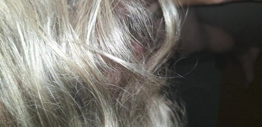 Realamateurs: Une bite va au fond de sa chatte. Elle suce...