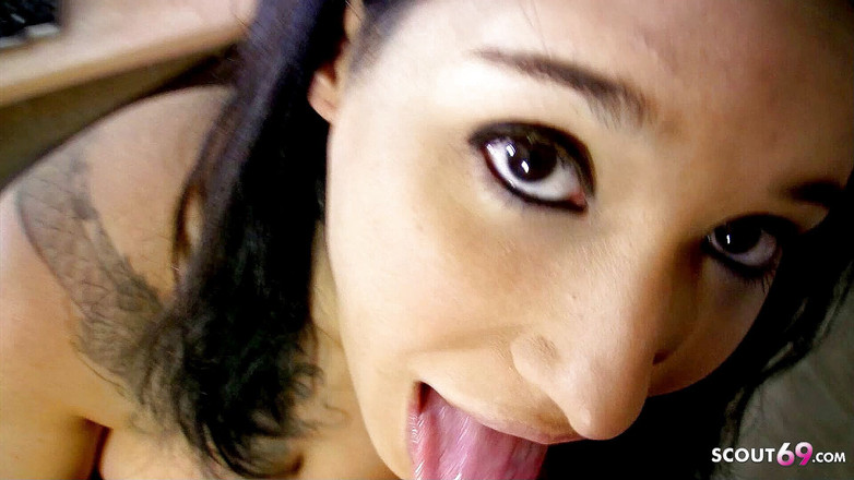 Full porn collection: L'arrapata teen latina Dolce visitata dal capo nell'ufficio di casa