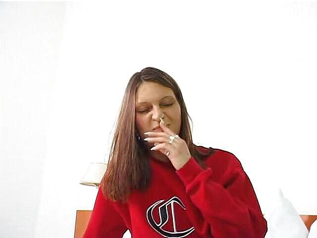 Lucky Cooch: Küçük memeli esmer oyuncu seçmelerinde seksi vücudunu gösteriyor