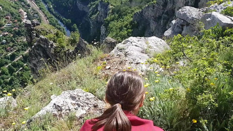 Tiny Teena: Outdoor doggy and BJ on a cliff