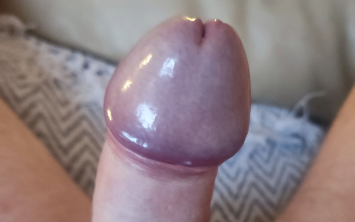 Pellefnatt: Acostado en la cama y jugando con mi polla y...