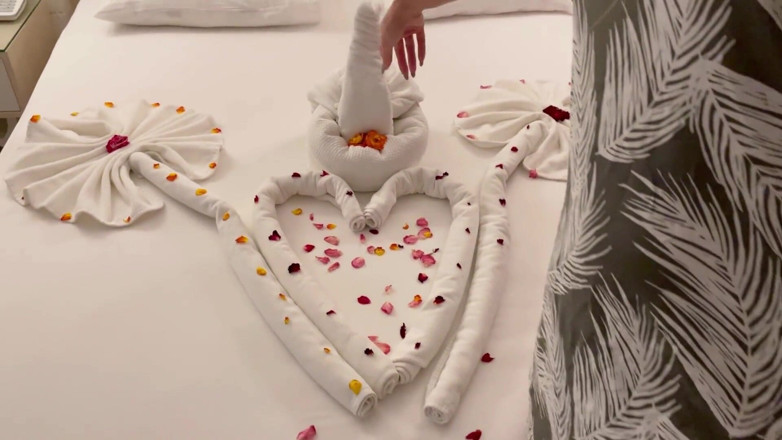 Videovideohub: Cómo alquilar una habitación de hotel para que una chica...