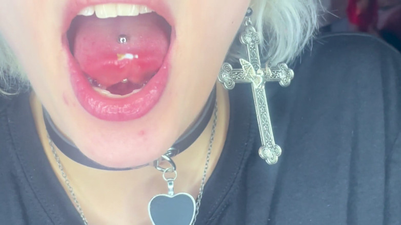 Glitterqueen1999: 2 Tiny Men Snuck Into My Smoothie! Giantess Swallowing