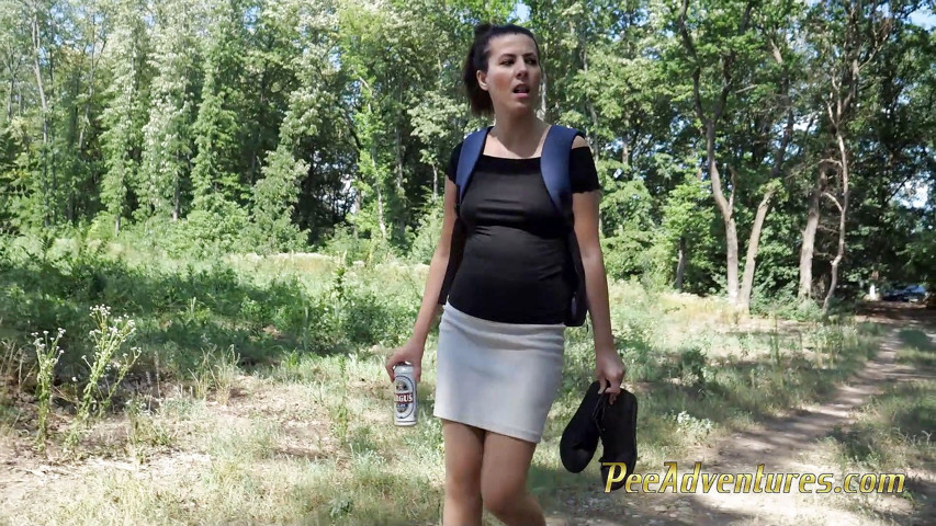 Empty my bladder outdoor and relive my pressure (Pee Adventures)