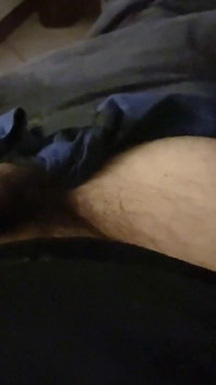 Poging om stil te blijven. Onverwacht klaarkomen. T-shirt verpest. Grappige reactie. Asmr (fluisterend)