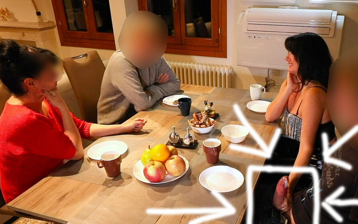 Alexandra Wett: Omg！我在公共场合的饭店里拔了他的鸡巴！