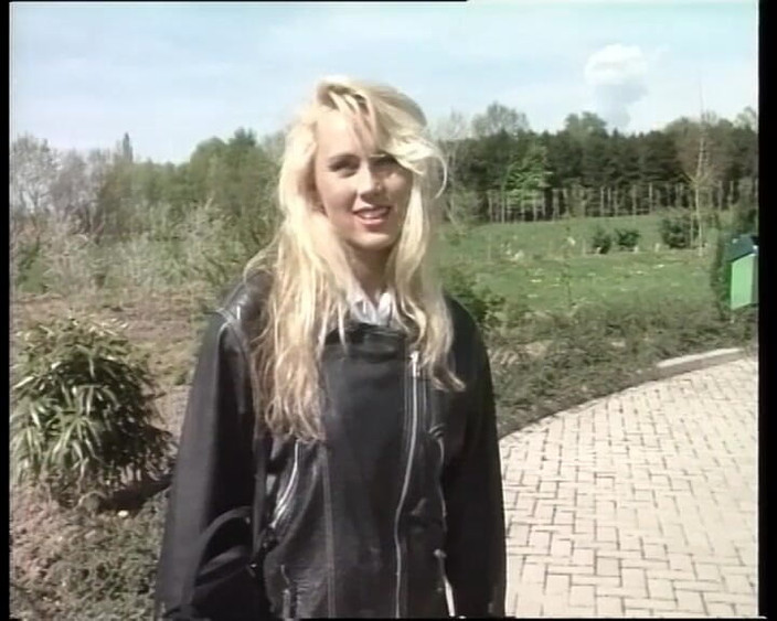 YOUR FIRST PORN: Polnische Studentin Ist Sehr Schüchtern