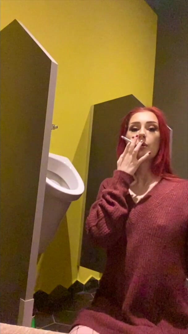 Gigi Rouge: Smoking in a Urinal