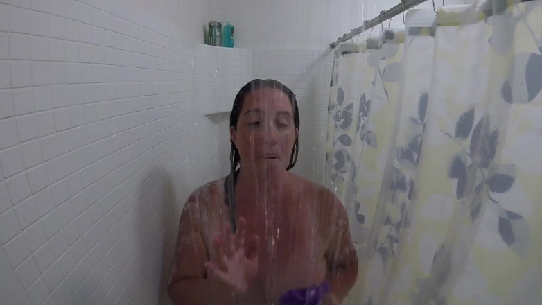 Lizzy Price: Shower time fun while singing