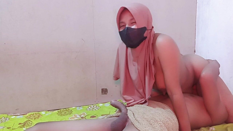 Rania: Melancap dan melancap dengan seorang wanita tudung