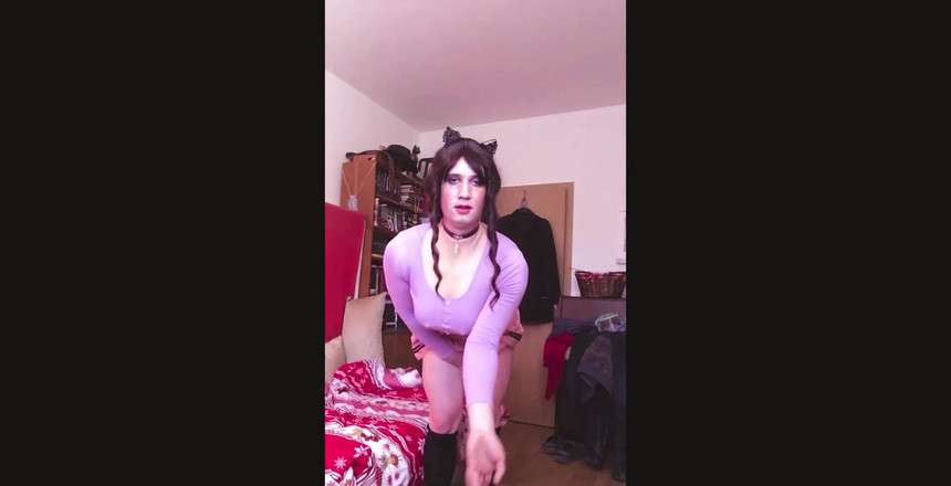 Anna Rios: Ya, saya ingin mempunyai dildo besar dalam pantat saya, tolong....