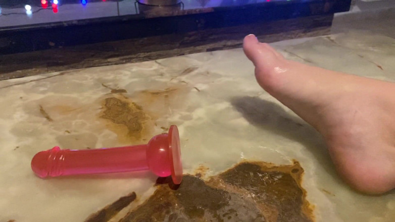 SassyTiff: Foot fetish oil