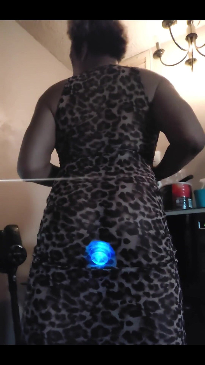 KNKY Bee: Nie wiem o tobie, ale uwielbiam widzieć, jak mój tyłek...