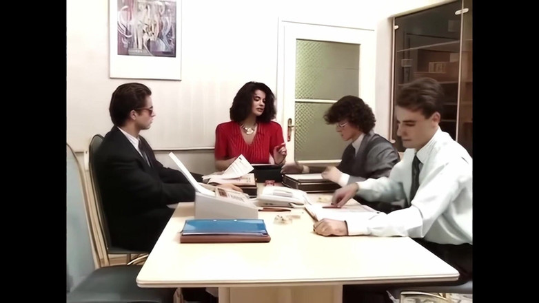 Bisco Birchwood Productions: Ohromující brunetka si vezme tři ptáky!