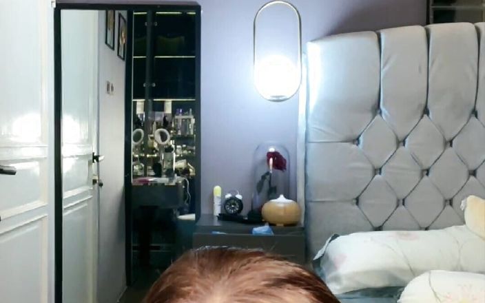 Indoseblay: Sofia est très grosse sur sa chatte pulpeuse
