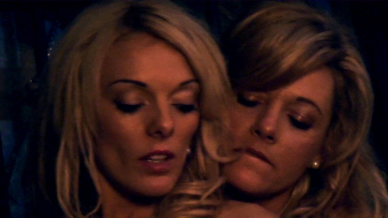 Female Dominators: 在黑暗地牢中与雇佣的帮助三人行