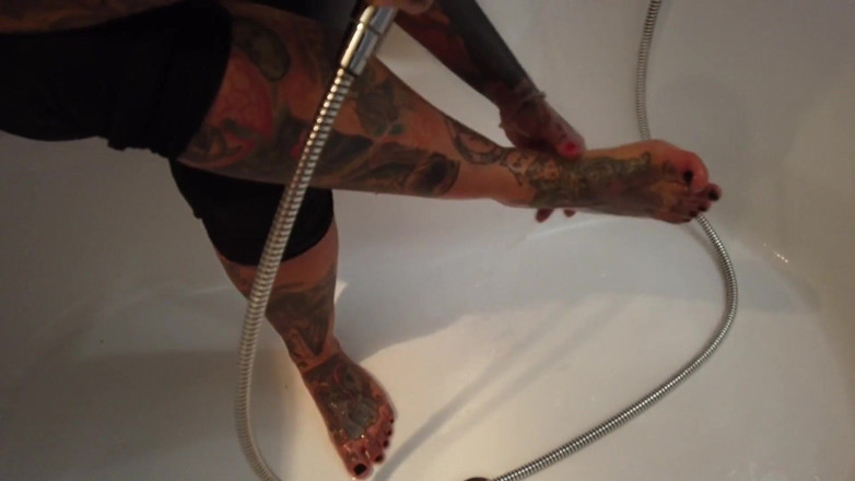 Fetish videos by Alex: Tattooed Blonde MILF Washes Her Feet