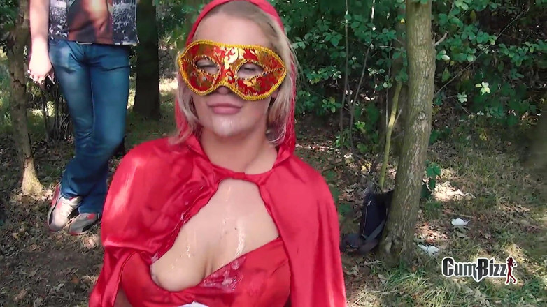 Cumbizz: Cumdumping outdoor Dutch teen whore