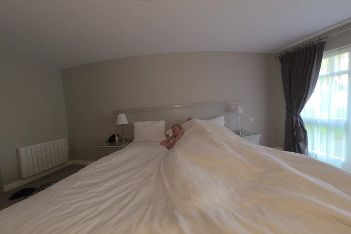 BlondeHexe VR: Taboo - Only One Bed for the Stepsiblings