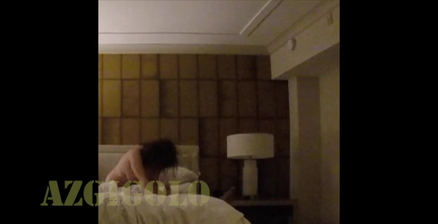 AZGIGOLO: Une beauté à gros nichons au Biltmore... nettoyage du disque dur...