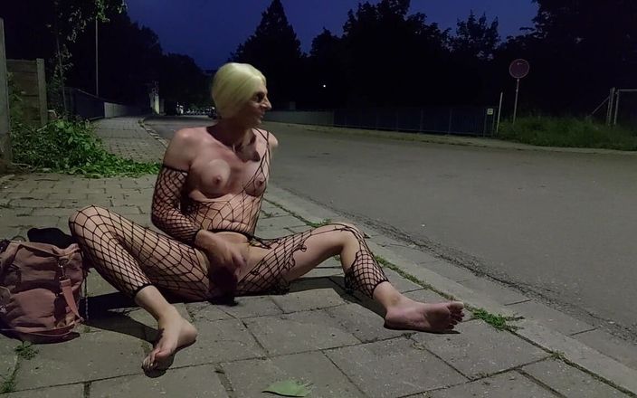 sweetfeet29: Zieh dich am frühen morgen nackt aus und werde kriegen