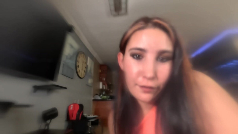 domslutfucker: Aldatılan eski sevgili aşağılanıyor ve kızının yeni delikanlısının dölünü yüzüne...