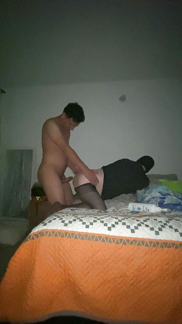 Tomas Styl: ベールストッキングを履いた売春婦は私の太ったペニスに夢中になっている