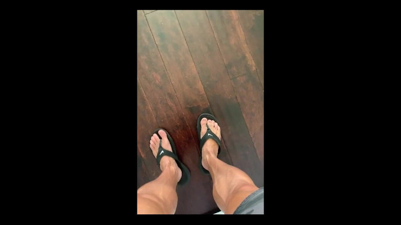 Jasons feet: 我们在电梯里