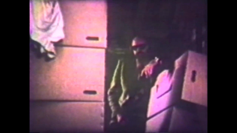 Vintage Usa: Tvrdý gangbang pro mladou brunetku s velkými kozami