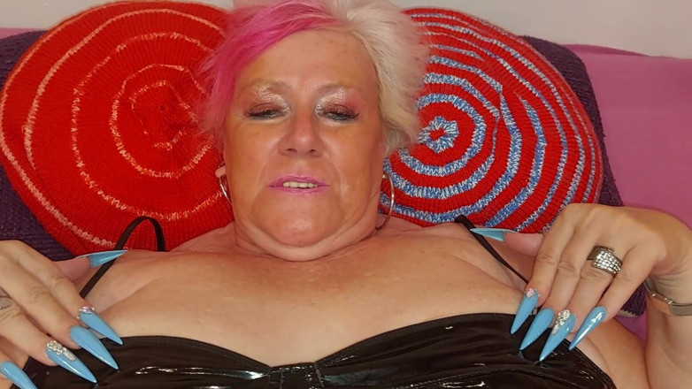 PureVicky66: Hot Mature Slut Gets Creampie