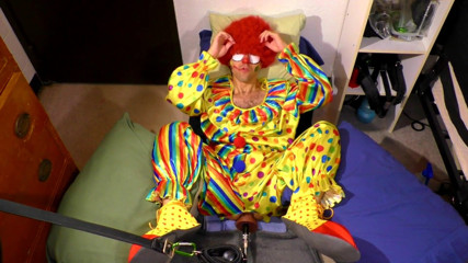 Ricky Cage: Pockets the clown
