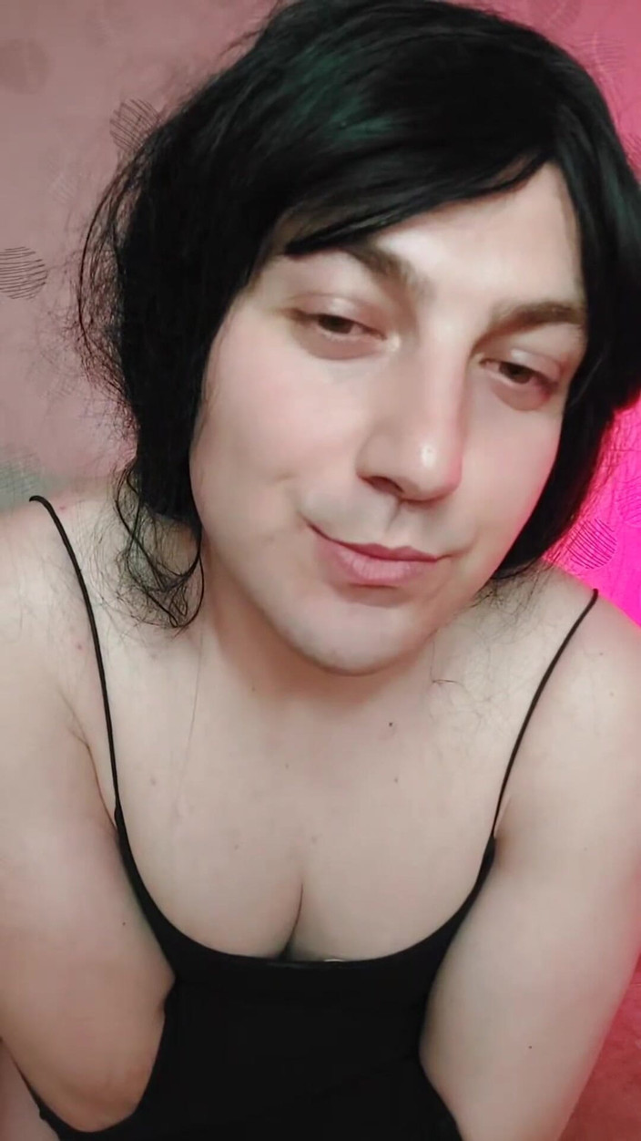 Kitty_Cross: Energi feminin dalam setiap langkahnya