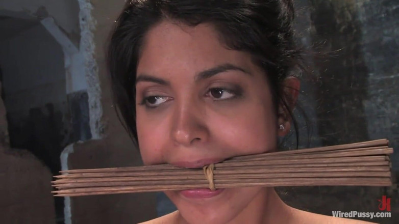 Wired Pussy by Kink: Leah!