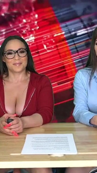뉴스를 읽는 동안 거유 밀프 카멜라 클러치와 렉시 루나 오르가즘