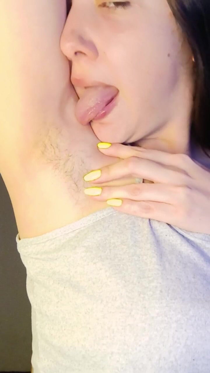 Golden domme: Облизування пахв