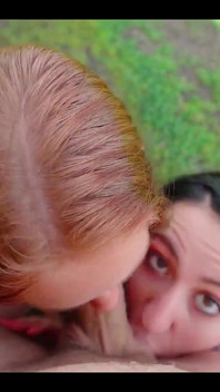 Picking up a Fellow Traveler Ended with a Juicy Double Blowjob Outdoors