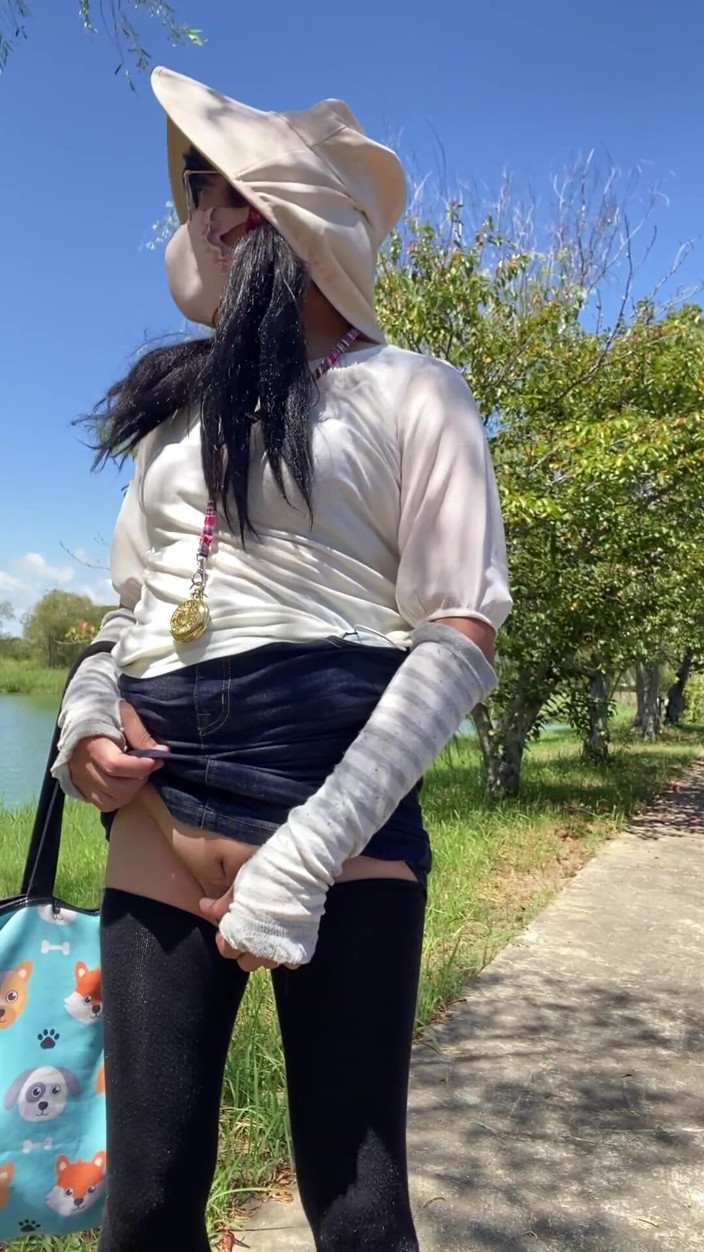 megu2002: No. 300: a Summer Nude Stroll in the Park