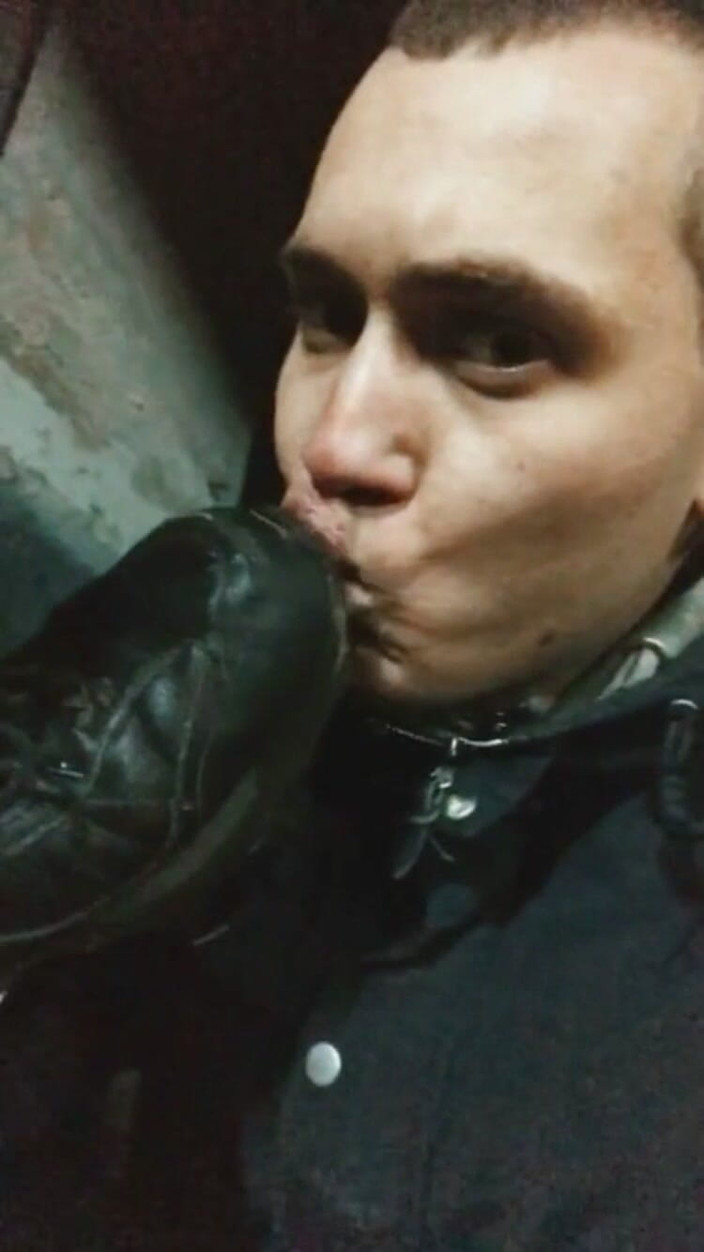 Merry Bell: 舐め足裏ダーティマイスニーカー奴隷