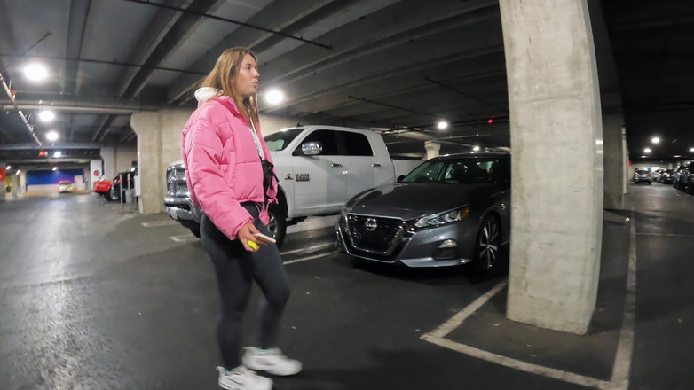 Addy Broke: Chica chupando polla extraño en coche chupó todo el semen