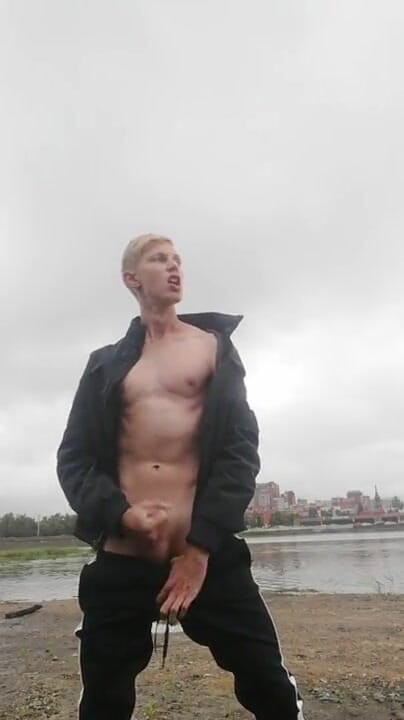 Dick Love Boys: Handjob pada pembinaan embankment