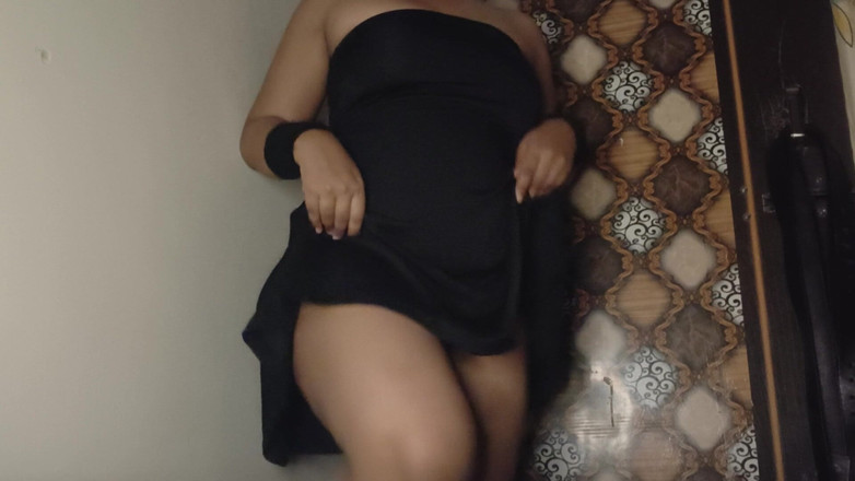 Kritisen: Removing and Wearing Dress in a Seductive Way