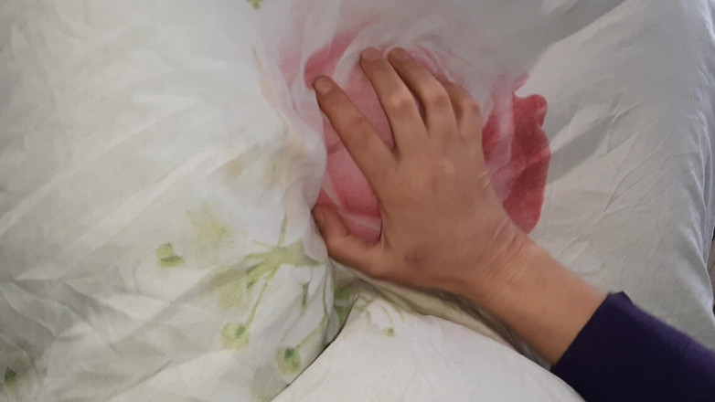 Lesbian-candys: 수줍은 룸메이트가 커닐링구스와 함께 우리를 깨웠어, 깜짝 쓰리섬