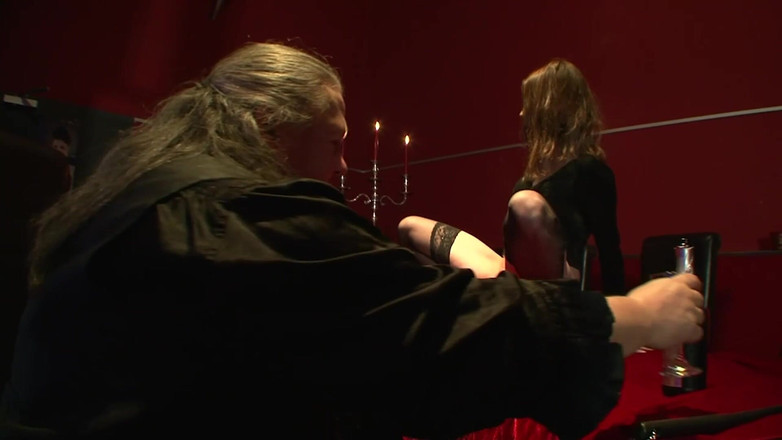 German BDSM MMV: Ruda Dziwka BDSM Palcami Na Zewnątrz I W Pomieszczeniu