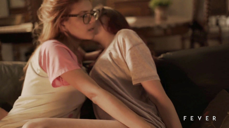 Fever Films: Niesamowicie namiętny seks lesbijski