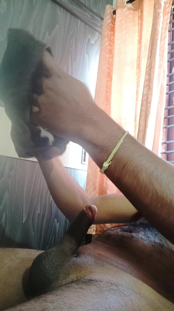 HornyHunk: Melumuri kontolku dan masturbasi dengan celana dalam tetangga dan bra