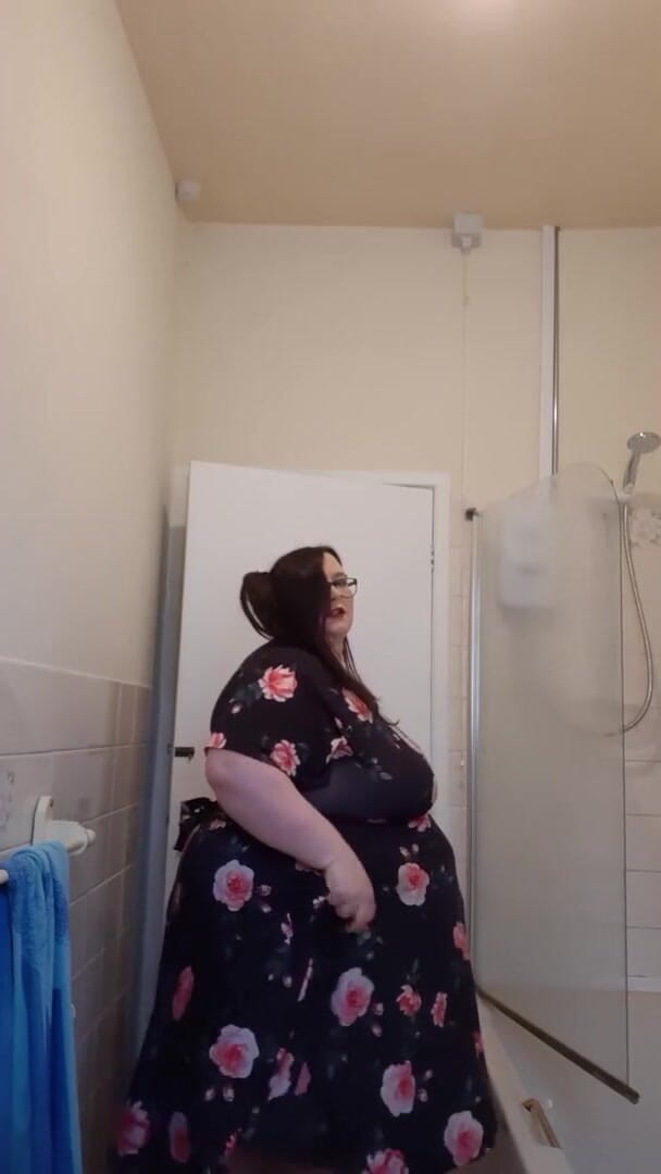 SSBBWLadyBrads: SSBBW Teases Before Shower